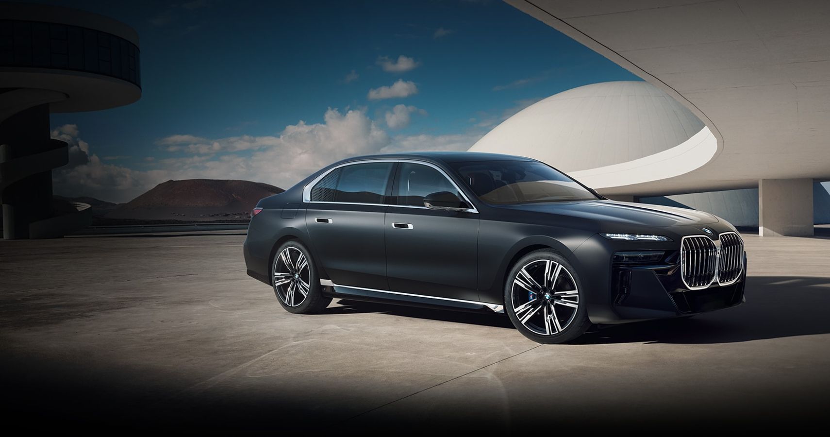 The 10 Coolest Features of the 2023 BMW 7 series